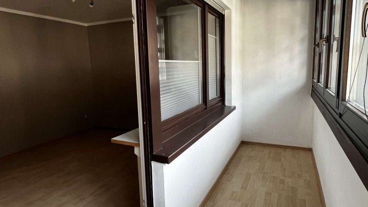 Gemeinsam Leben, getrennt wohnen,- Zweifamilienhaus mit Garten und 2 Garagen zu verkaufen!