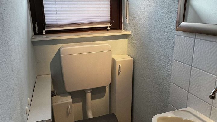 Gemeinsam Leben, getrennt wohnen,- Zweifamilienhaus mit Garten und 2 Garagen zu verkaufen!