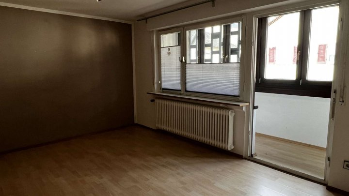 Gemeinsam Leben, getrennt wohnen,- Zweifamilienhaus mit Garten und 2 Garagen zu verkaufen!