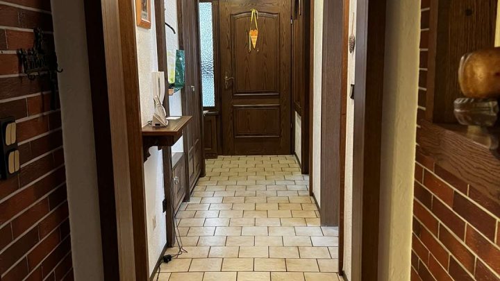 Gemeinsam Leben, getrennt wohnen,- Zweifamilienhaus mit Garten und 2 Garagen zu verkaufen!