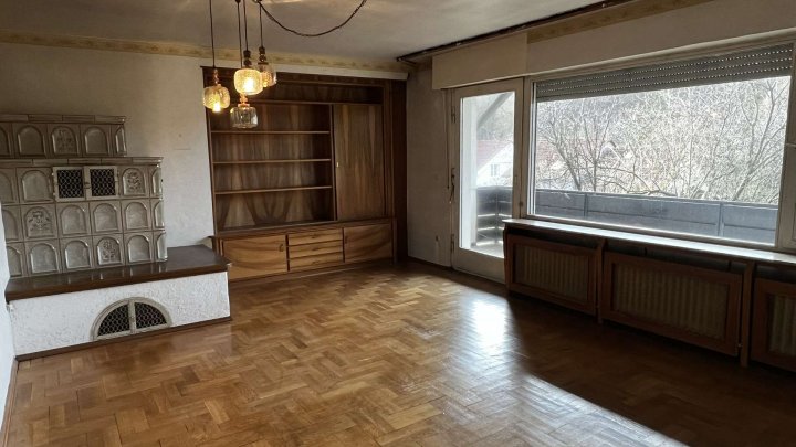 Schönes Haus mit Traumaussicht, Einliegerwohnung, schönem Garten und Garage zu verkaufen!!