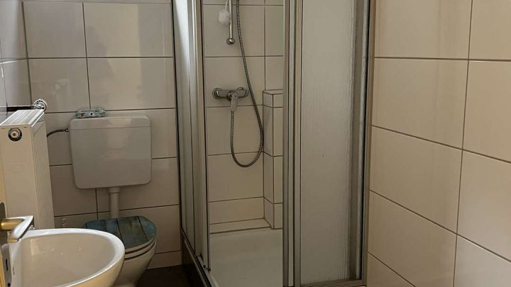 Schönes Haus mit Traumaussicht, Einliegerwohnung, schönem Garten und Garage zu verkaufen!!