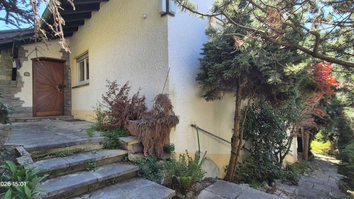 Schönes Haus mit Traumaussicht, Einliegerwohnung, schönem Garten und Garage zu verkaufen!