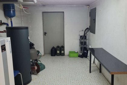 Technikraum mit Öltank