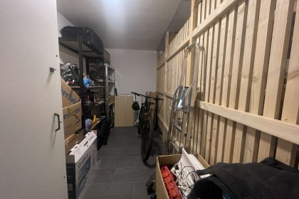 Geräumiger abschließbarer Kellerraum 