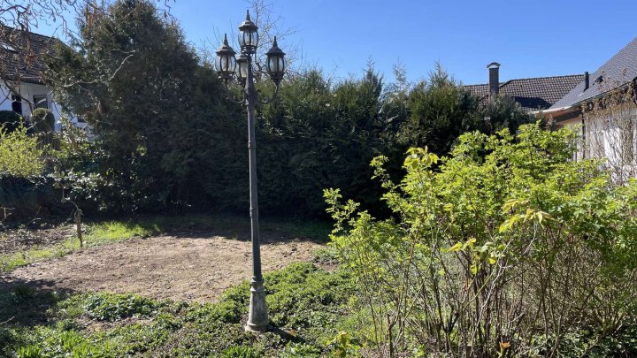 Rohdiamant braucht Feinschliff! Schönes Haus - renovierungsbedürftig zu verkaufen.