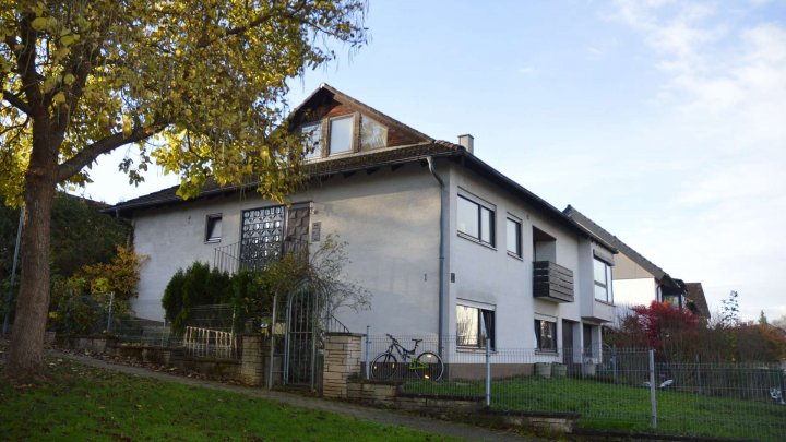 Rohdiamant braucht Feinschliff! Schönes Haus - renovierungsbedürftig zu verkaufen.