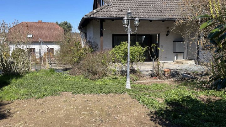 Rohdiamant braucht Feinschliff! Schönes Haus - renovierungsbedürftig zu verkaufen.