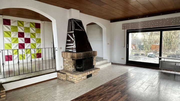 Rohdiamant braucht Feinschliff! Schönes Haus - renovierungsbedürftig zu verkaufen.