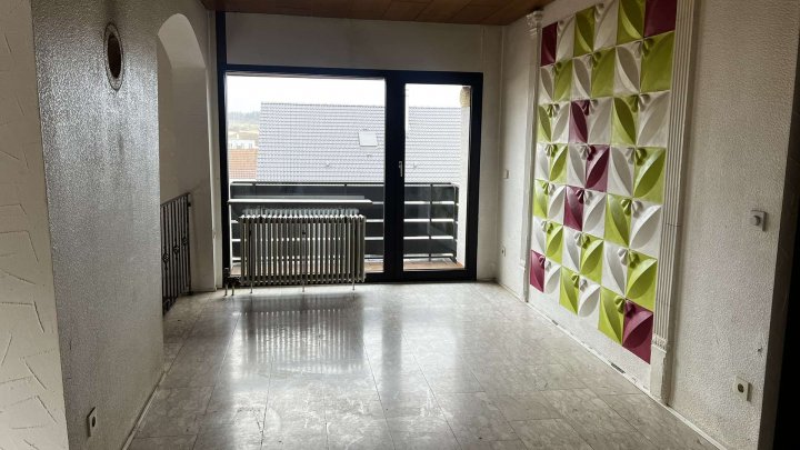 Rohdiamant braucht Feinschliff! Schönes Haus - renovierungsbedürftig zu verkaufen.