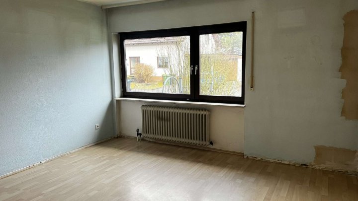 Rohdiamant braucht Feinschliff! Schönes Haus - renovierungsbedürftig zu verkaufen.