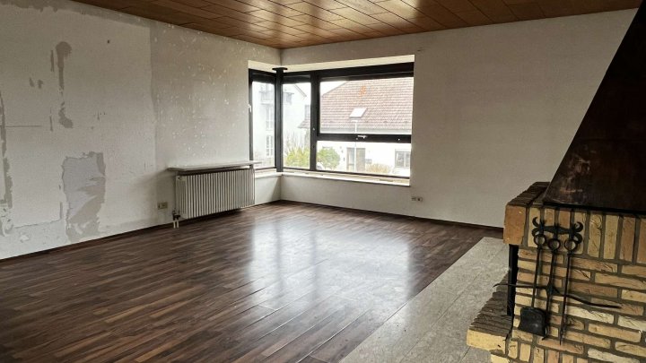 Rohdiamant braucht Feinschliff! Schönes Haus - renovierungsbedürftig zu verkaufen.