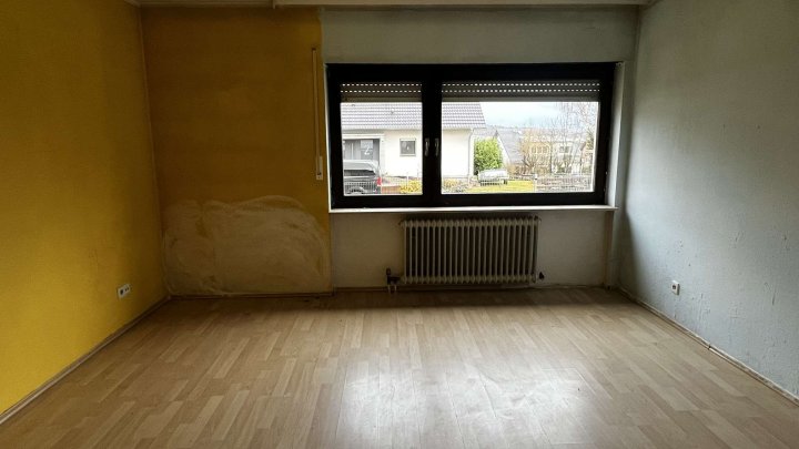 Rohdiamant braucht Feinschliff! Schönes Haus - renovierungsbedürftig zu verkaufen.