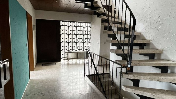 Rohdiamant braucht Feinschliff! Schönes Haus - renovierungsbedürftig zu verkaufen.