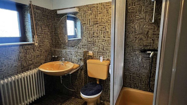 Rohdiamant braucht Feinschliff! Schönes Haus - renovierungsbedürftig zu verkaufen.