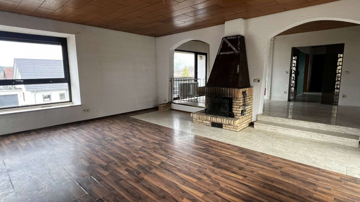 Rohdiamant braucht Feinschliff! Schönes Haus - renovierungsbedürftig zu verkaufen.