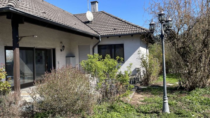 Rohdiamant braucht Feinschliff! Schönes Haus - renovierungsbedürftig zu verkaufen.