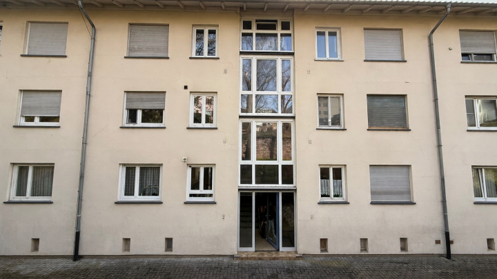 Renovierungswillige aufgepasst! 2-Zi-Whg in zentraler Lage mit EBK zu verkaufen!