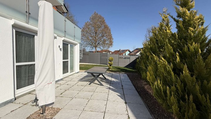 Moderne Maisonettewohnung mit Garten, großer Terrasse & Balkon