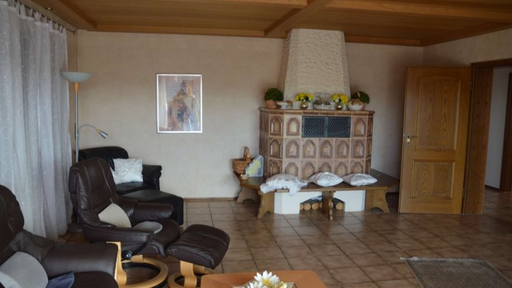 Top gepflegtes 3-Familienhaus mit Fernsicht-Garten-Terrasse & Sauna