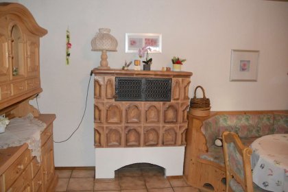 Kachelofen im Essbereich