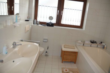 Badezimmer mit Dusche