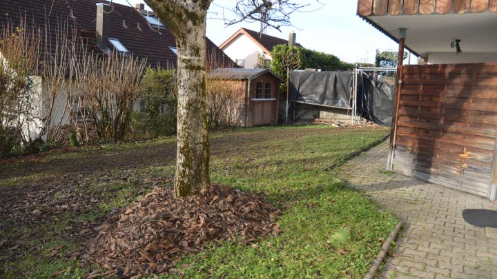 Top gepflegtes 3-Familienhaus mit Fernsicht-Garten-Terrasse & Sauna