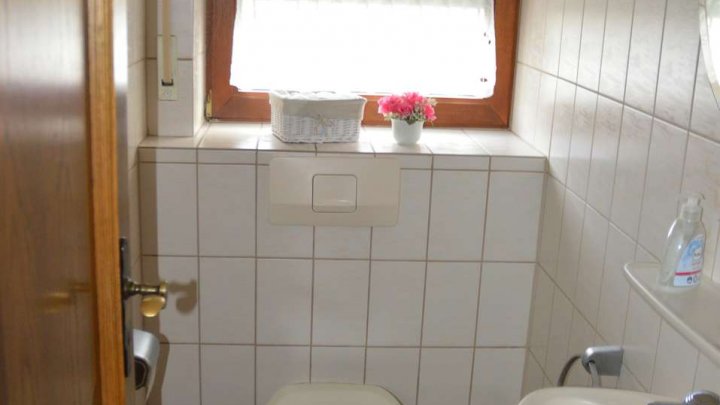 Top gepflegtes 3-Familienhaus mit Fernsicht-Garten-Terrasse & Sauna