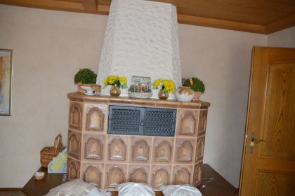 Kachelofen im Wohnzimmer