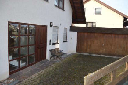 Eingangsbereich und Garage