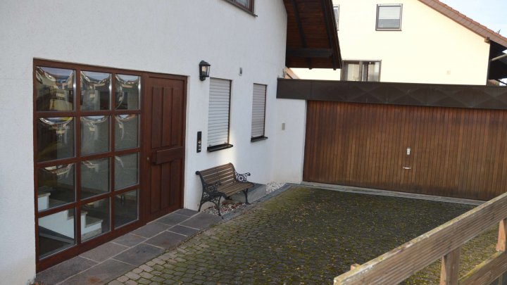 Top gepflegtes 3-Familienhaus mit Fernsicht-Garten-Terrasse & Sauna