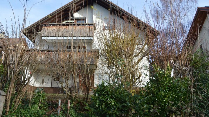 Top gepflegtes 3-Familienhaus mit Fernsicht-Garten-Terrasse & Sauna