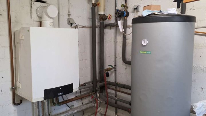 Attraktives Zweifamilienhaus mit großem Grundstück, PV-Anlage & Ausbaupotenzial in ruhiger Lage