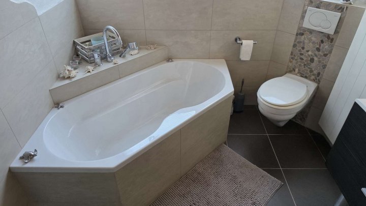 Attraktives Zweifamilienhaus mit großem Grundstück, PV-Anlage & Ausbaupotenzial in ruhiger Lage