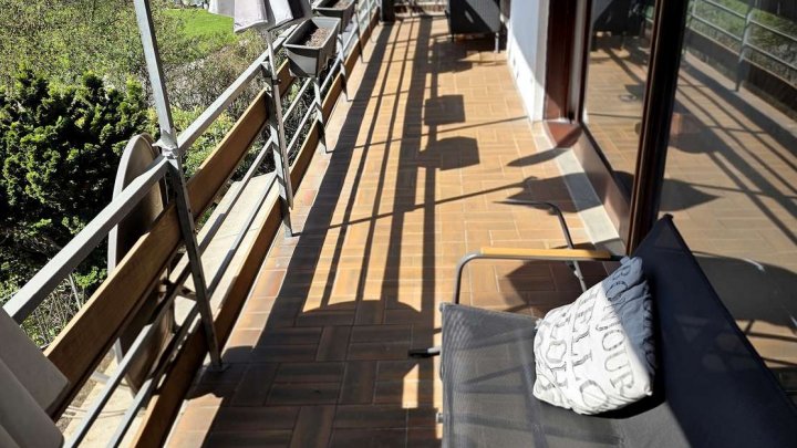 Attraktives Zweifamilienhaus mit großem Grundstück, PV-Anlage & Ausbaupotenzial in ruhiger Lage