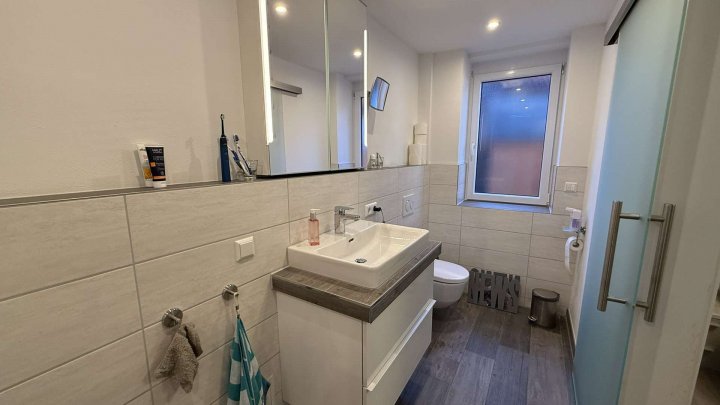 Moderne Maisonettewohnung fast so groß wie ein Haus mit Garten, großer Terrasse & Balkon