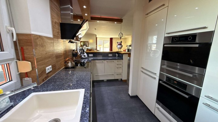 Moderne Maisonettewohnung fast so groß wie ein Haus mit Garten, großer Terrasse & Balkon