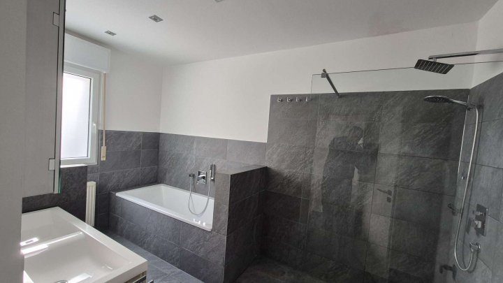 Modernes Wohnen: 3 Zimmer mit Komfort-Bad und Garagenplatz