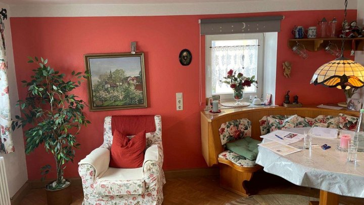 Tolles Einfamilienhaus mit Scheune, Garage und Balkon