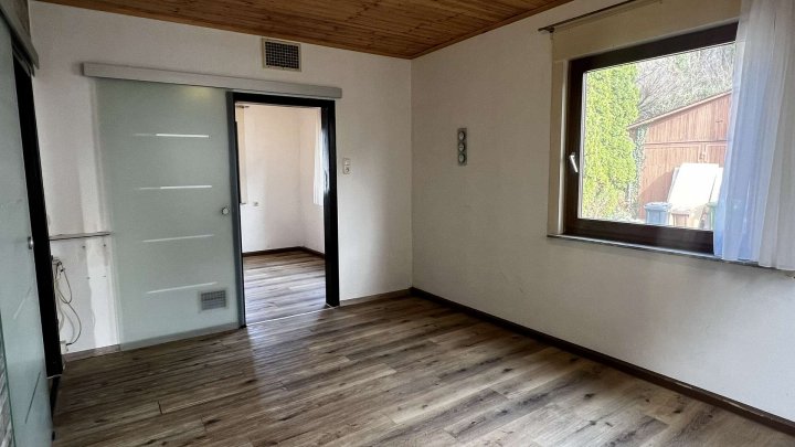 Sanierungsobjekt: Einfamilienhaus mit Garten in Niebelsbach