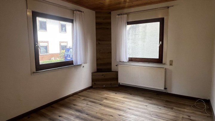 Sanierungsobjekt: Einfamilienhaus mit Garten in Niebelsbach