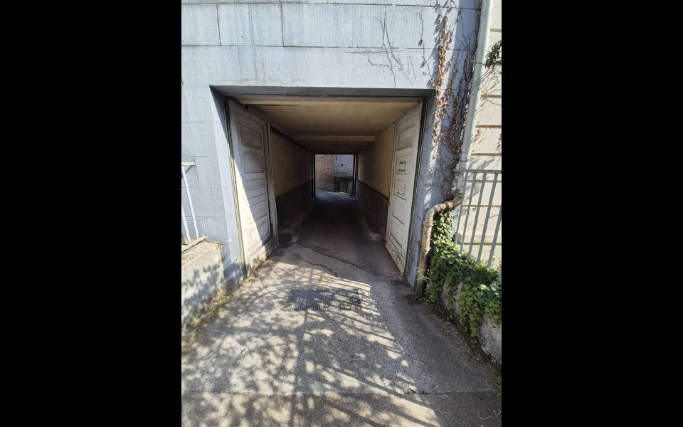 Durchfahrt zu den Stellplätzen