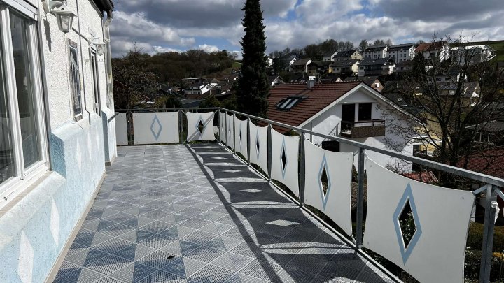 Charmantes freistehendes Einfamilien-Haus mit Einliegerwohnung und fantastischer Aussicht!!