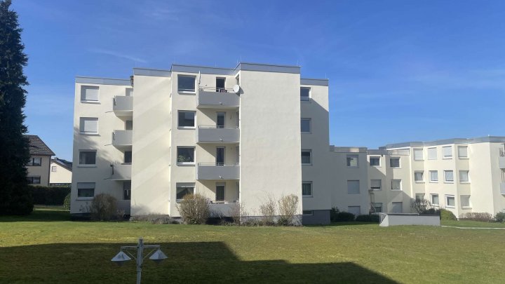 Erstbezug nach Sanierung: Helle 2-Zimmer-Wohnung mit Südbalkon, EBK & Tiefgarage in Top-Lage