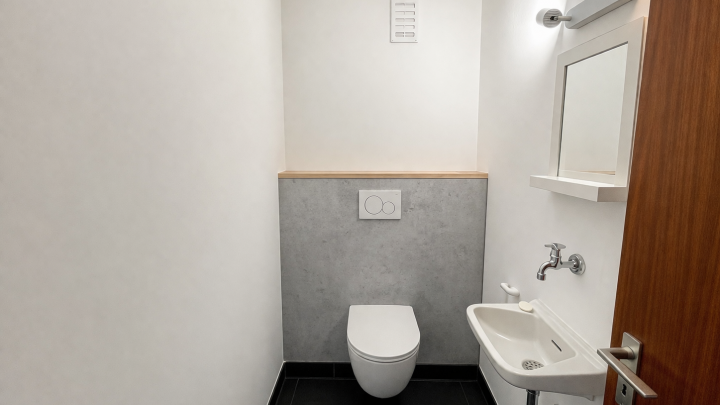 Erstbezug nach Sanierung: Helle 2-Zimmer-Wohnung mit Südbalkon, EBK & Tiefgarage in Top-Lage