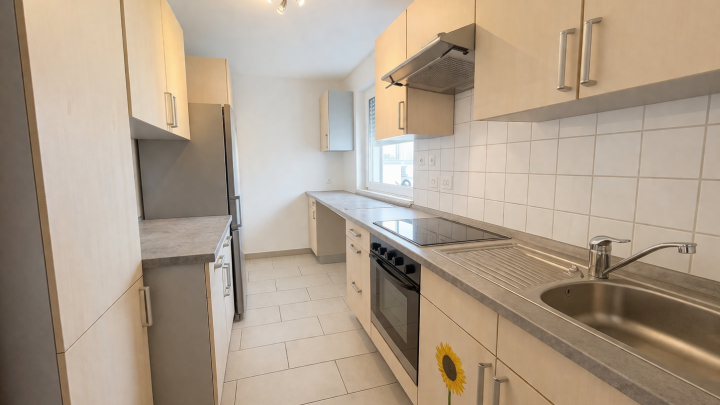 Erstbezug nach Sanierung: Helle 2-Zimmer-Wohnung mit Südbalkon, EBK & Tiefgarage in Top-Lage