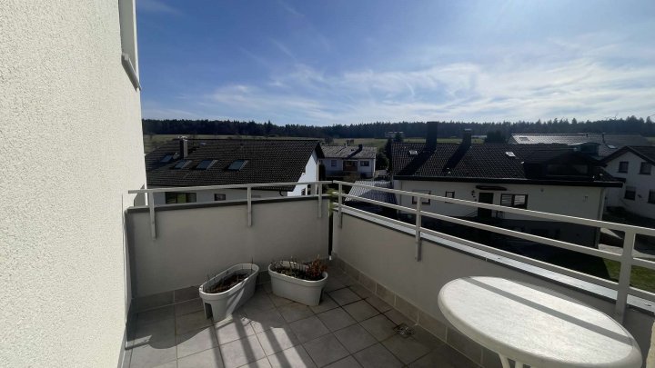 Erstbezug nach Sanierung: Helle 2-Zimmer-Wohnung mit Südbalkon, EBK & Tiefgarage in Top-Lage