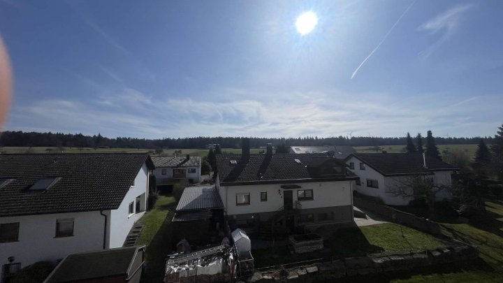 Erstbezug nach Sanierung: Helle 2-Zimmer-Wohnung mit Südbalkon, EBK & Tiefgarage in Top-Lage
