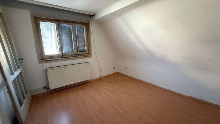 Sanierungsobjekt mit Scheune & großem Garten in zentraler Lage zu verkaufen