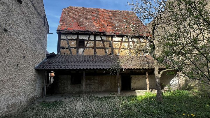 Sanierungsobjekt mit Scheune & großem Garten in zentraler Lage zu verkaufen